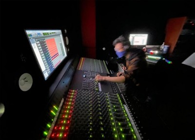 Canadore 大學其錄音工程--音樂制作課程選用 Solid State Logic ORIGIN 為學生提供模擬調音臺體驗